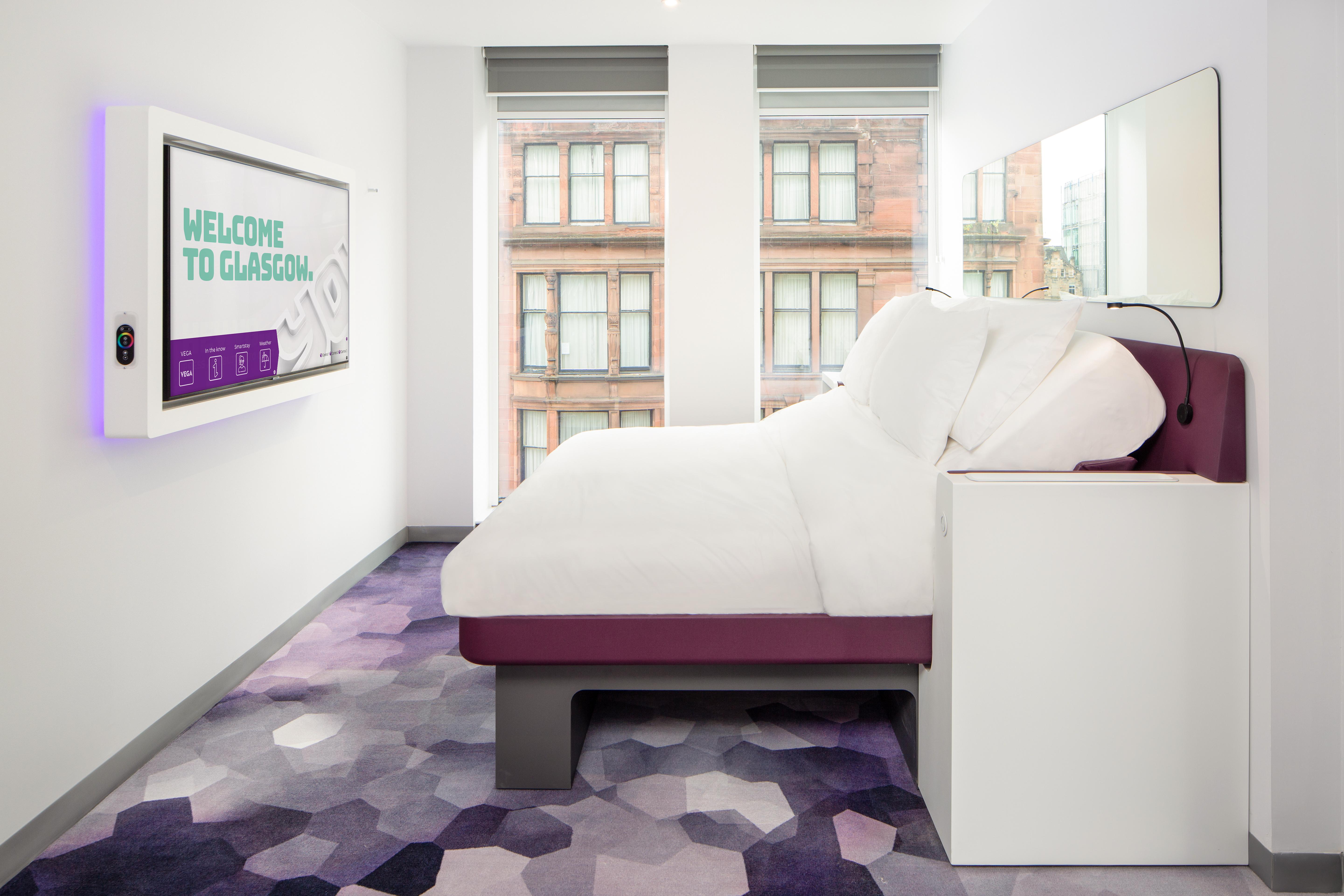 Yotel غلاسغو المظهر الخارجي الصورة A room at the new Zleep hotel in Glasgow