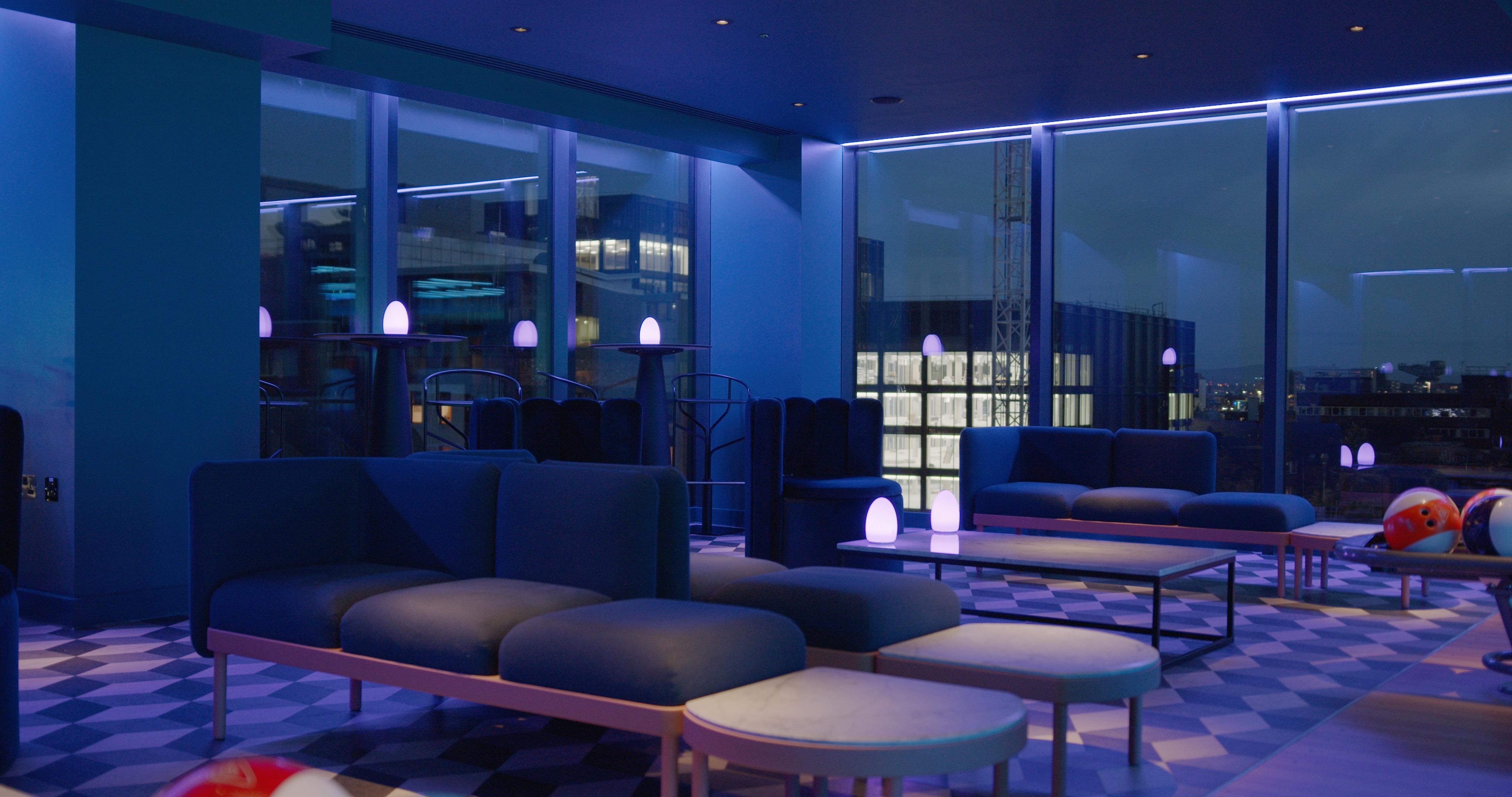 Yotel غلاسغو المظهر الخارجي الصورة The interior of the bar