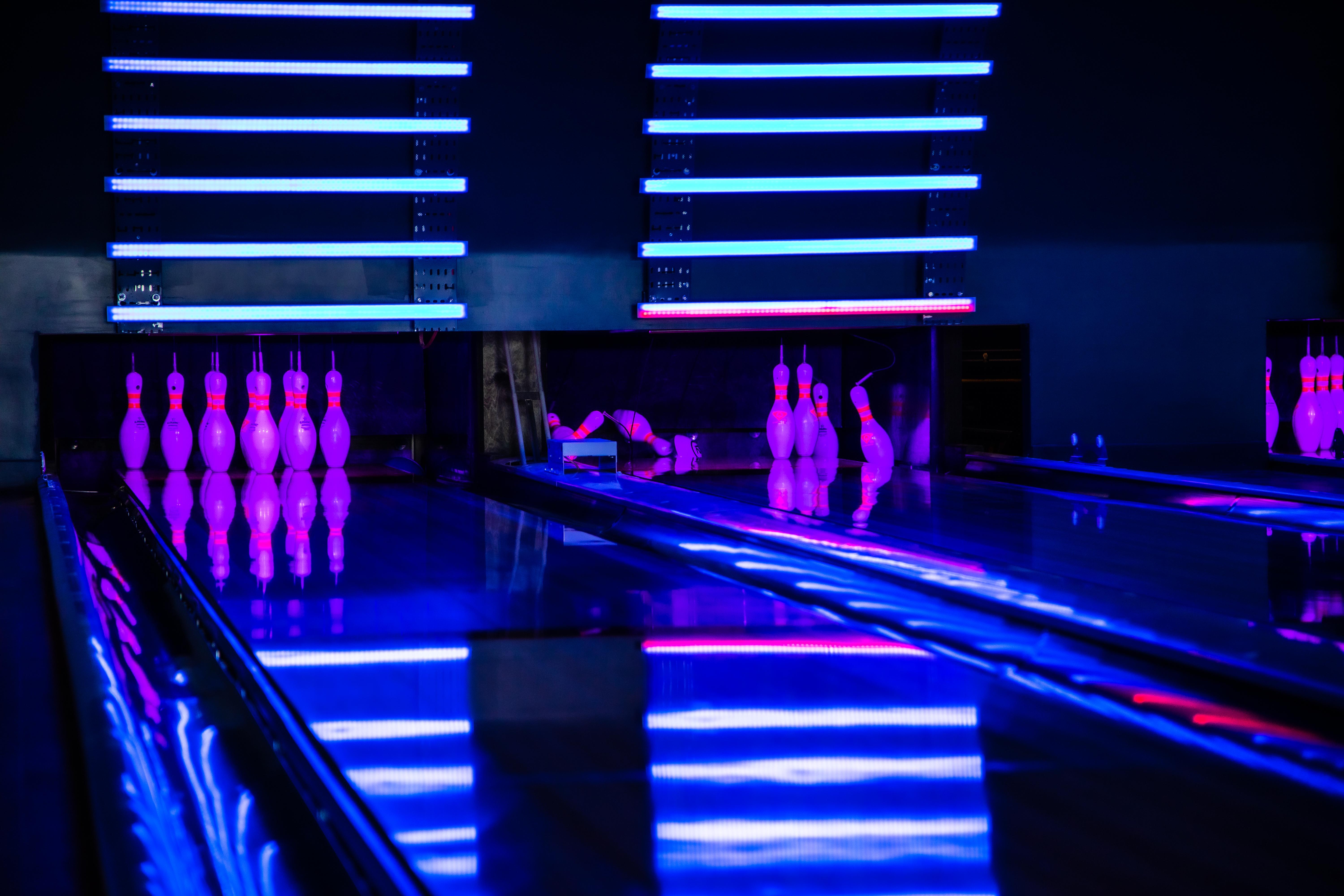 Yotel غلاسغو المظهر الخارجي الصورة "The bowling alley is illuminated."