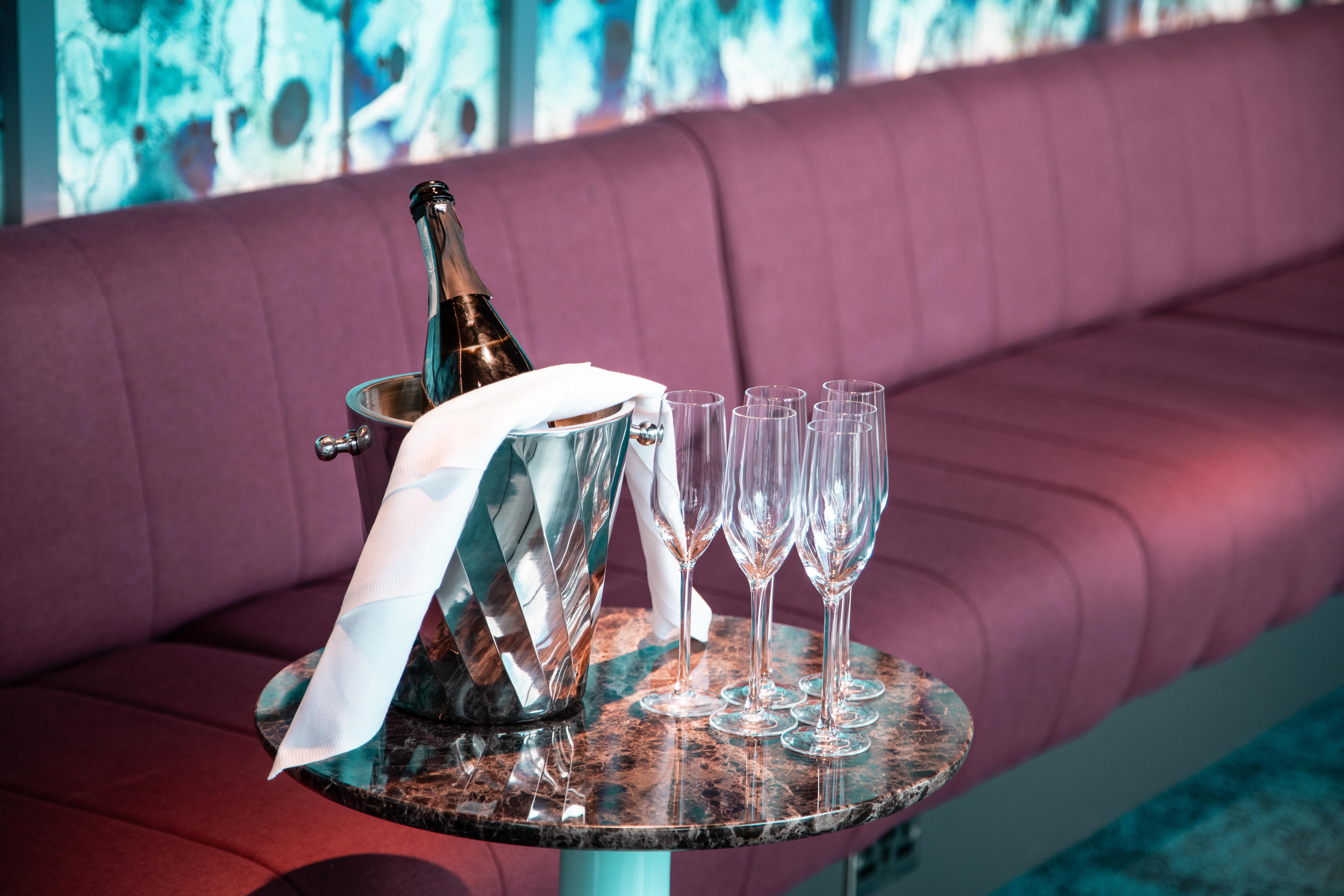 Yotel غلاسغو المظهر الخارجي الصورة The interior of the restaurant
